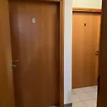 بيت شباب Makenzie 2 First Line لارنكا
