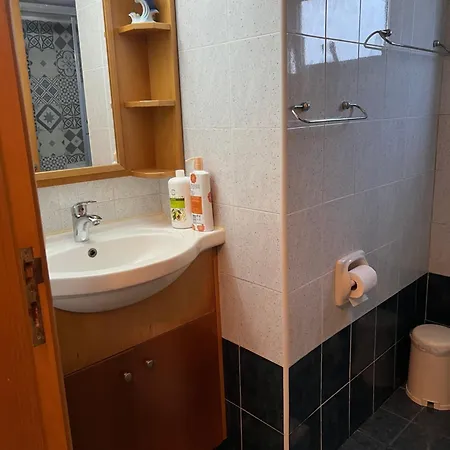 Makenzie 2 First Line Хостел Ларнака