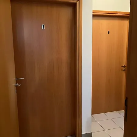 Ostello Makenzie 2 First Line Larnaca