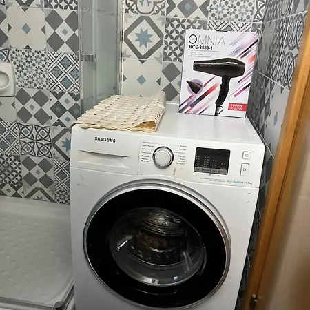 Ostello Makenzie 2 First Line