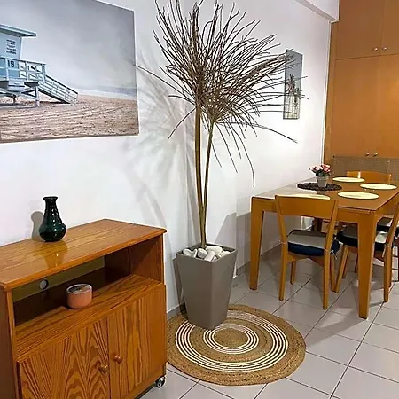 Hostel Makenzie 2 First Line Larnaca