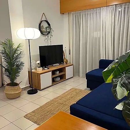 Makenzie 2 First Line Hostel Larnaca