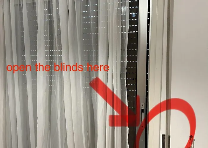 Hostel Makenzie 2 First Line Larnaca